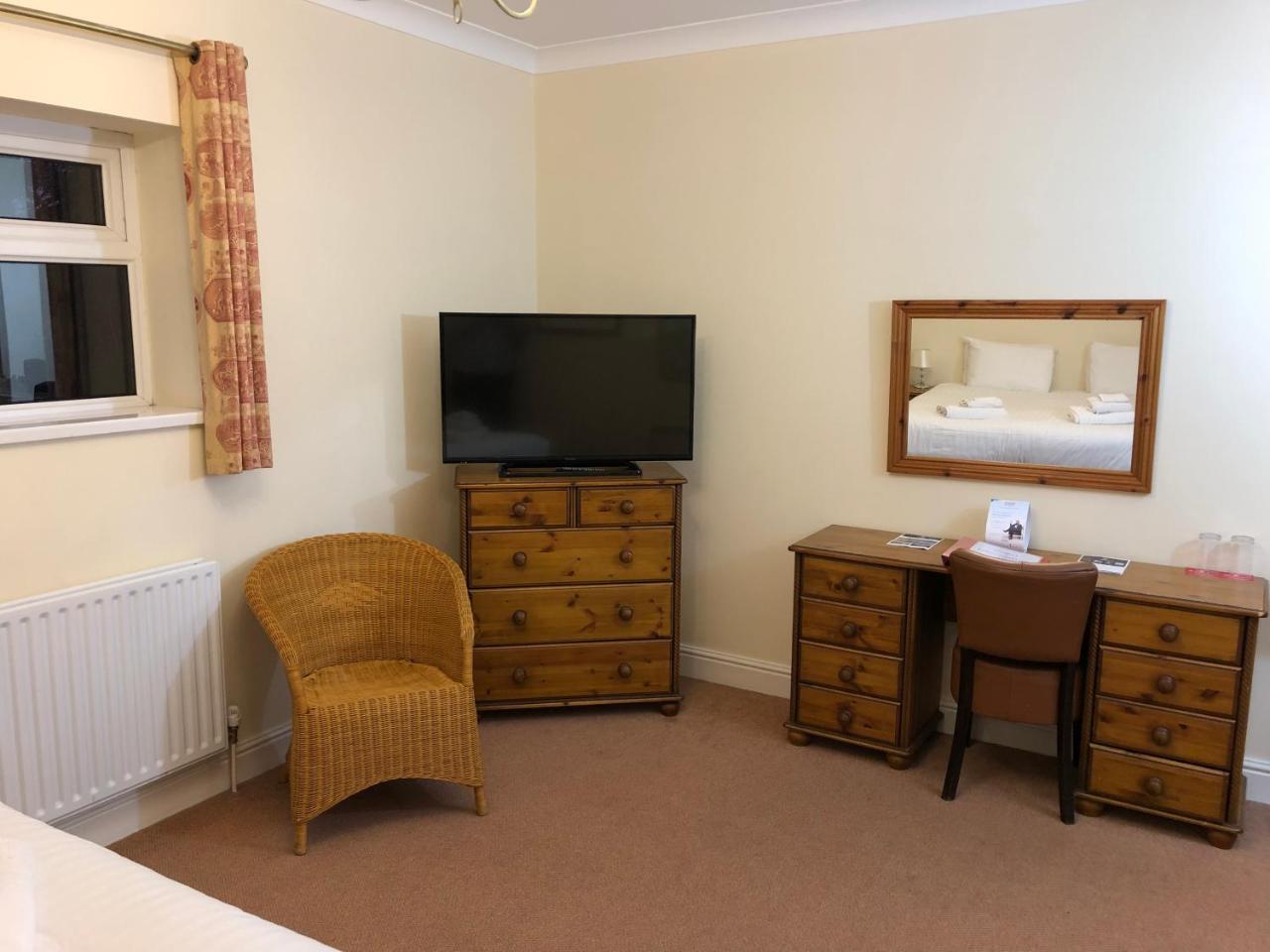 Cwrt Bleddyn Hotel & Spa Usk Extérieur photo