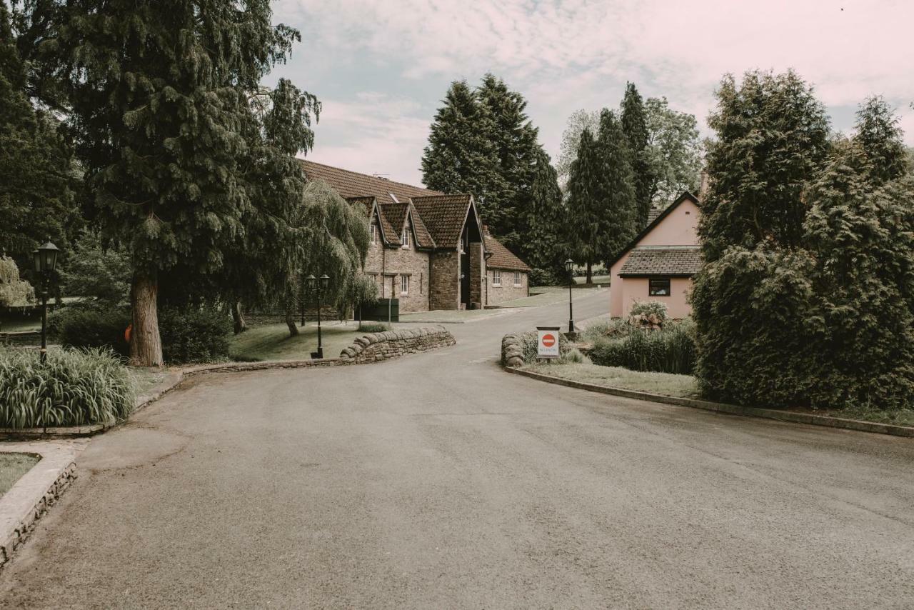 Cwrt Bleddyn Hotel & Spa Usk Extérieur photo
