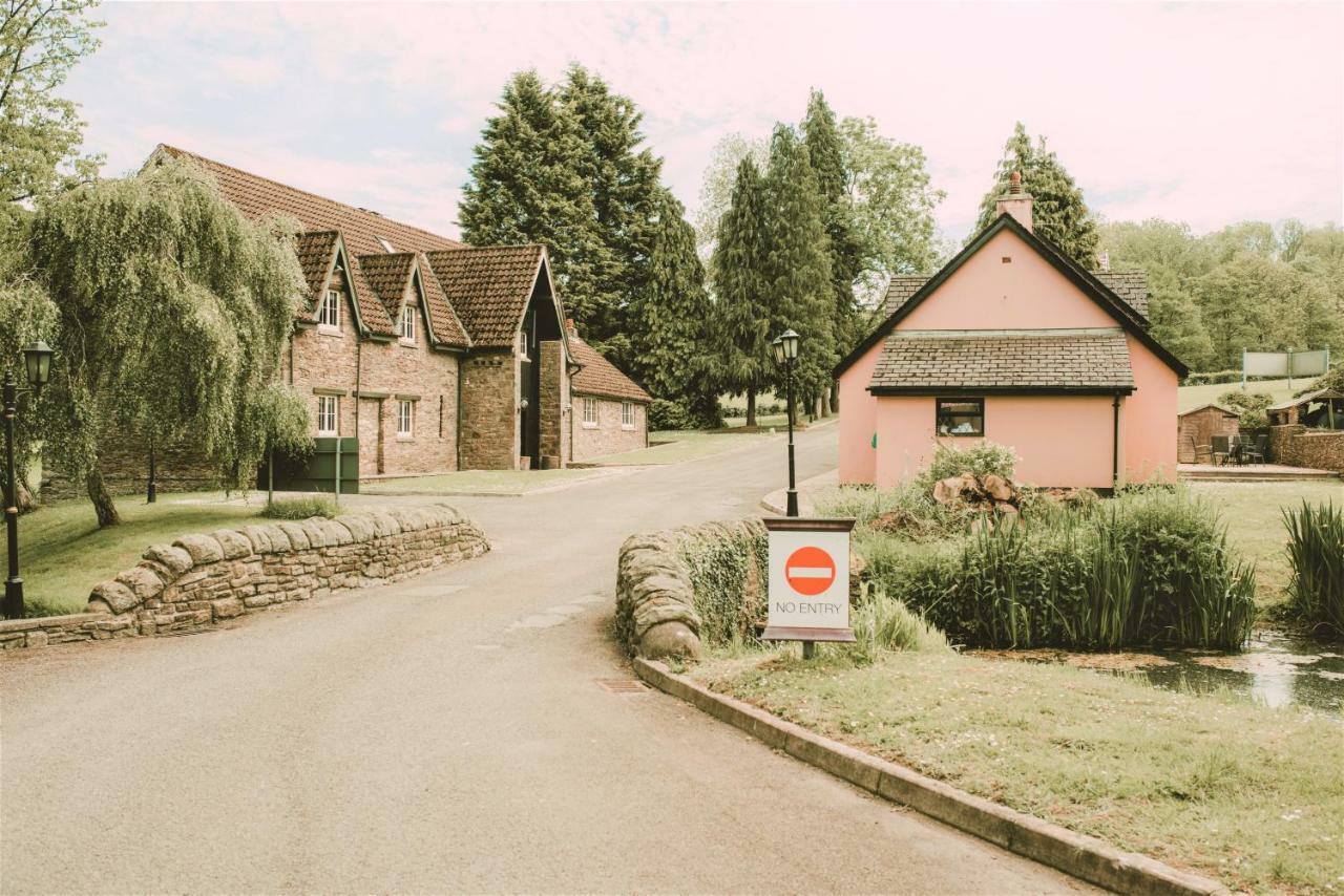 Cwrt Bleddyn Hotel & Spa Usk Extérieur photo